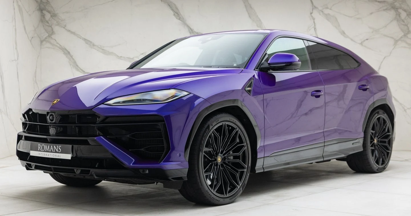 Lamborghini Urus SE · Viola Mithras · Romans International