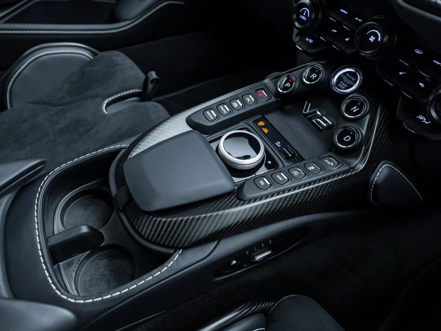 2022 Aston Martin V12 Vantage (2022), 6/20