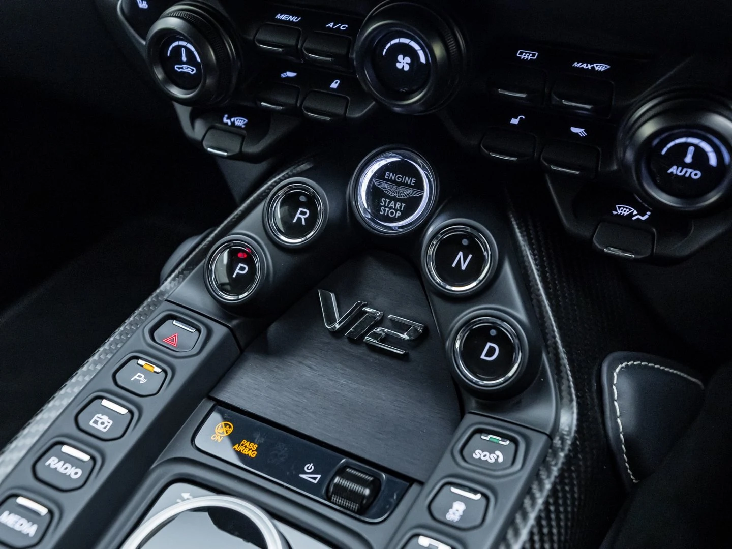 2022 Aston Martin V12 Vantage (2022), 14/20