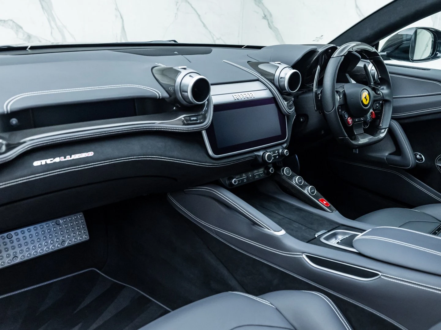 2017 Ferrari GTC4Lusso V12, 17/20
