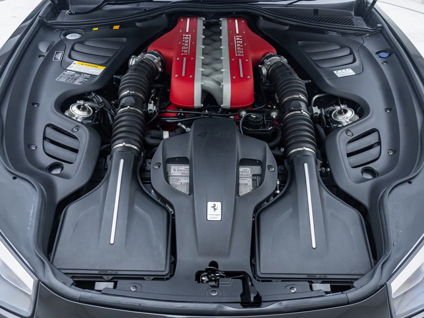 2017 Ferrari GTC4Lusso V12, 19/20