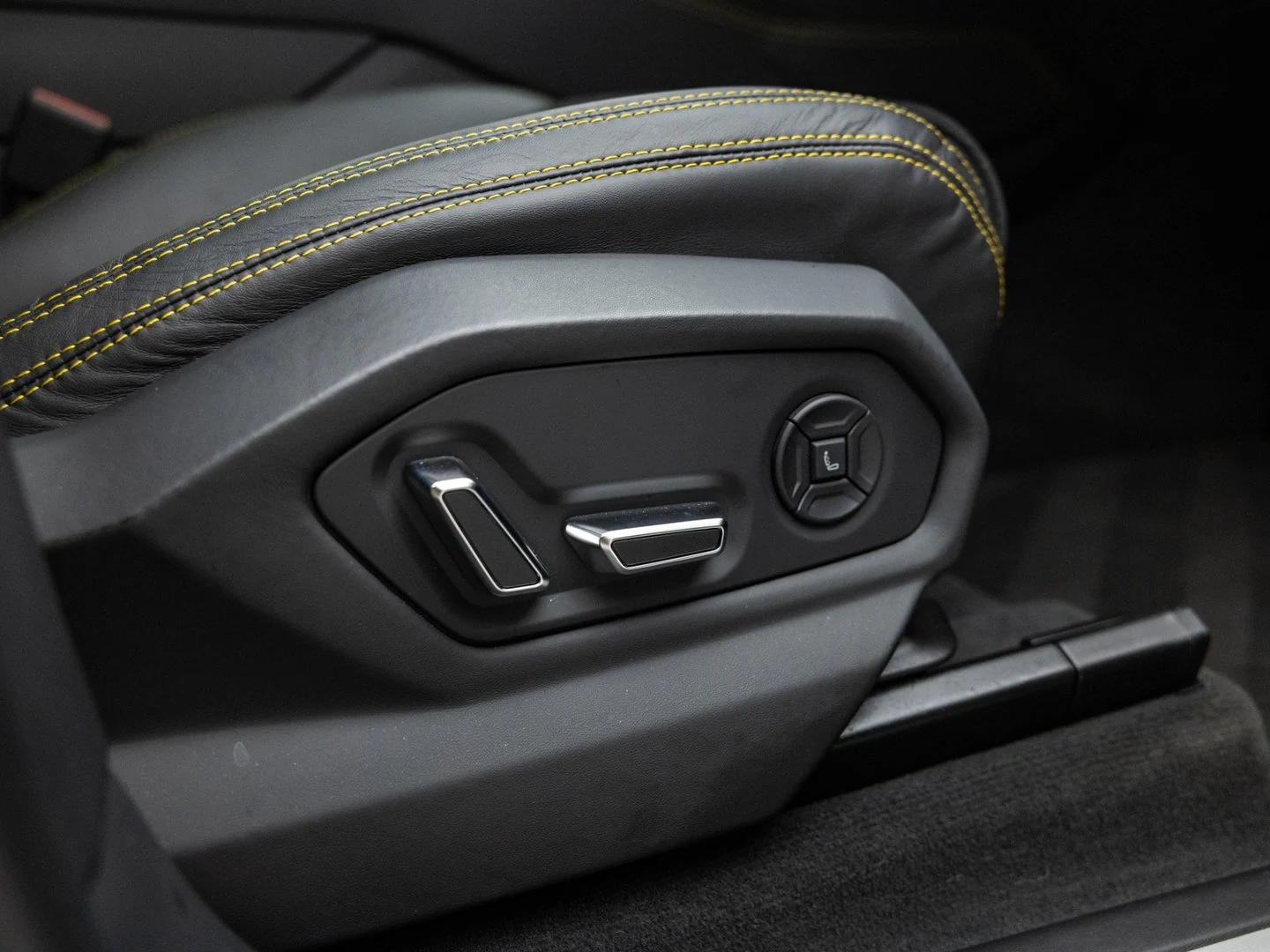 2023 Lamborghini Urus S, 19/20