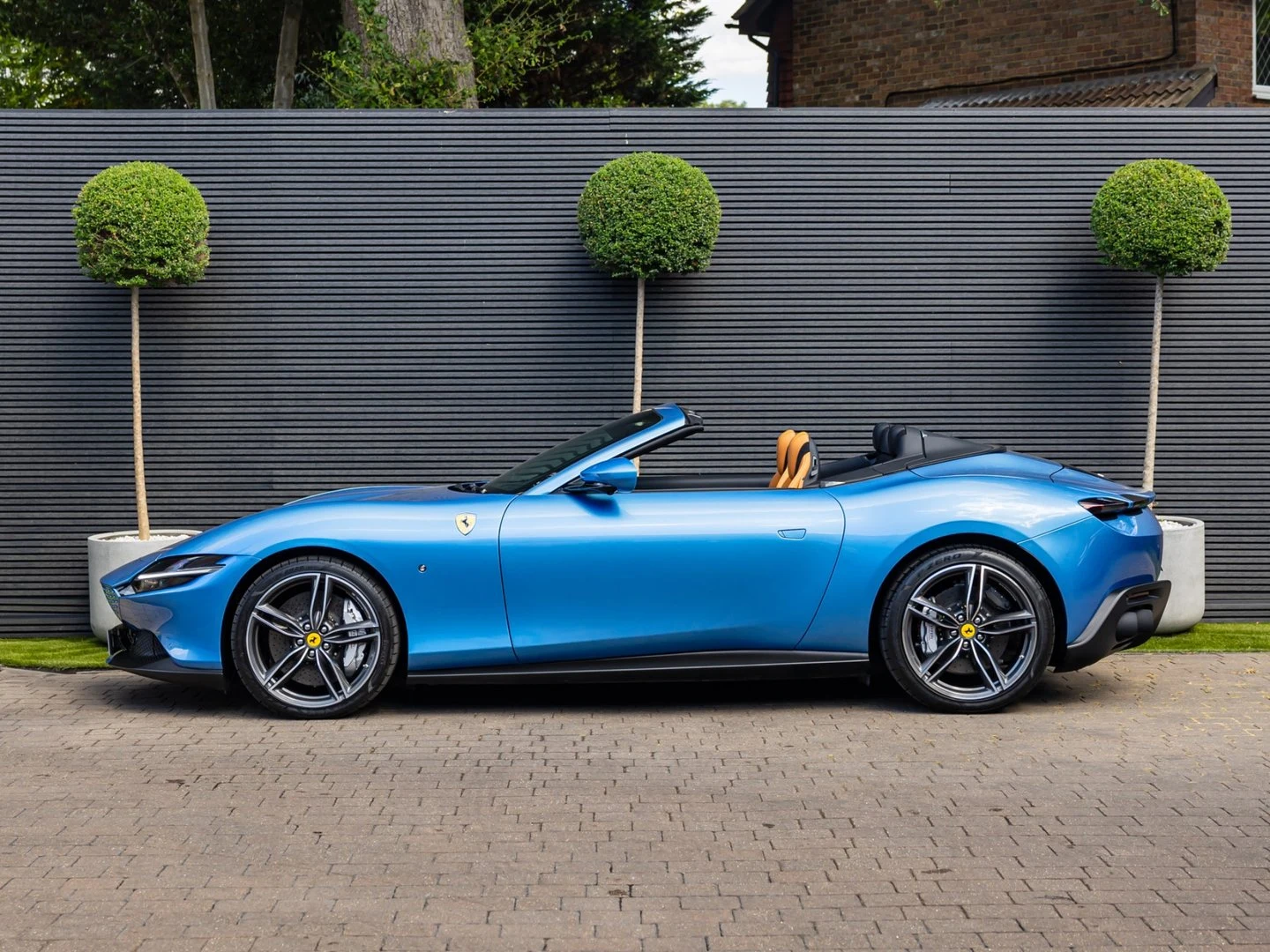 2025 Ferrari Roma Spider, 3/20