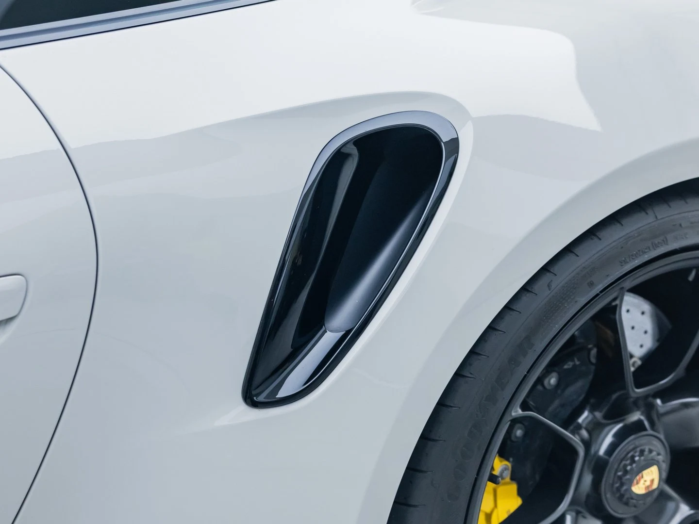 2021 Porsche 911 (992) Turbo S, 17/20