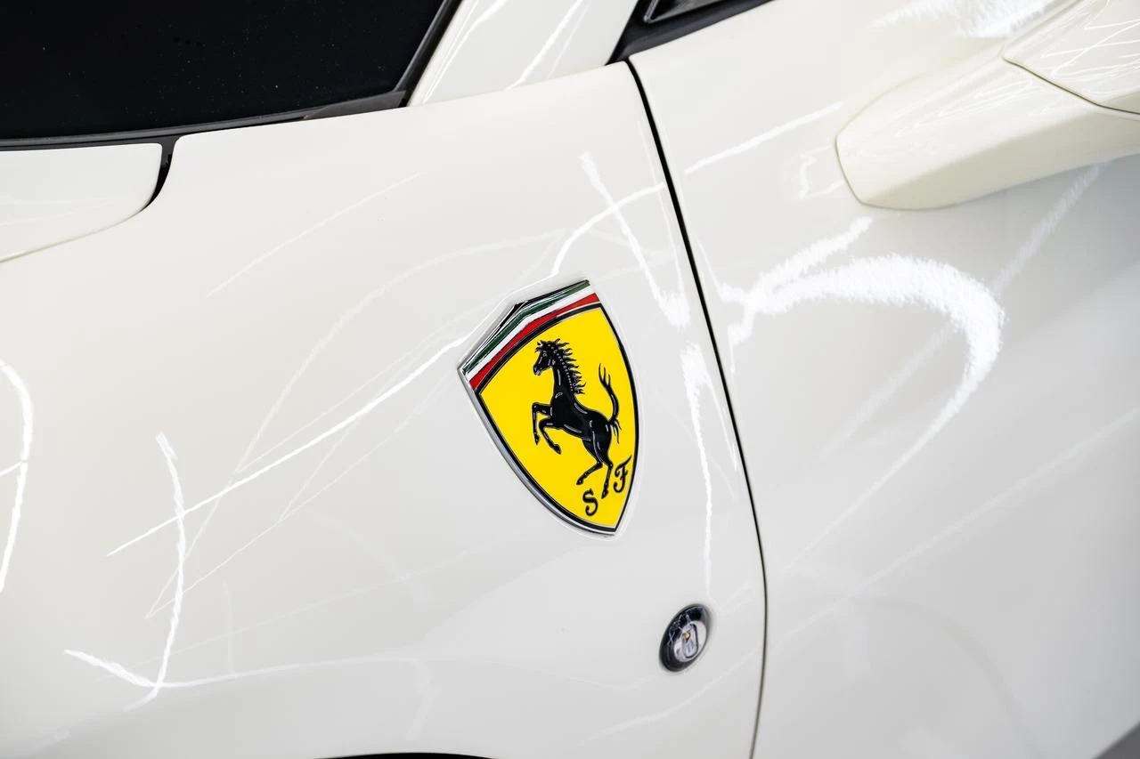 2022 Ferrari F8 Spider, 9/20