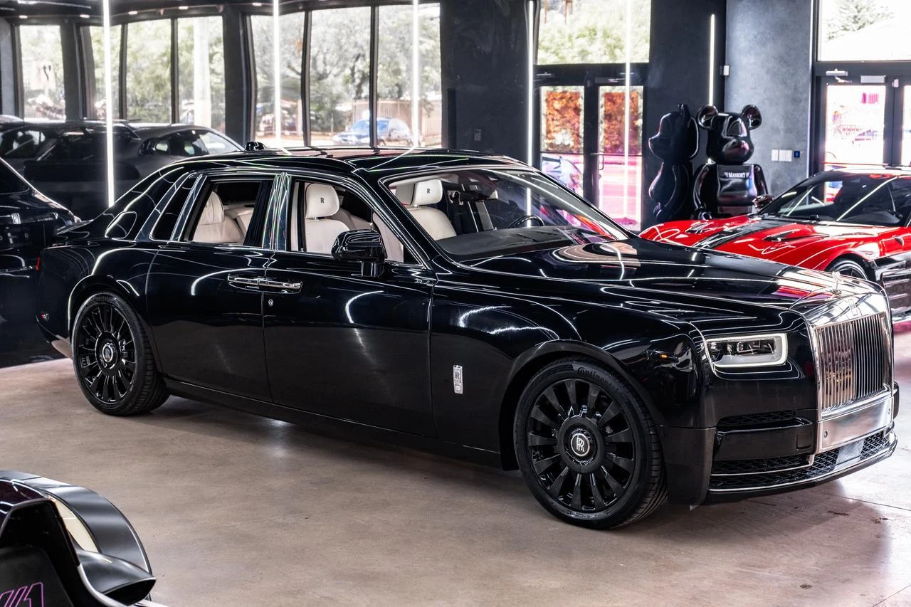Rolls-Royce Phantom VIII · Black Diamond · Limited Spec Automotive