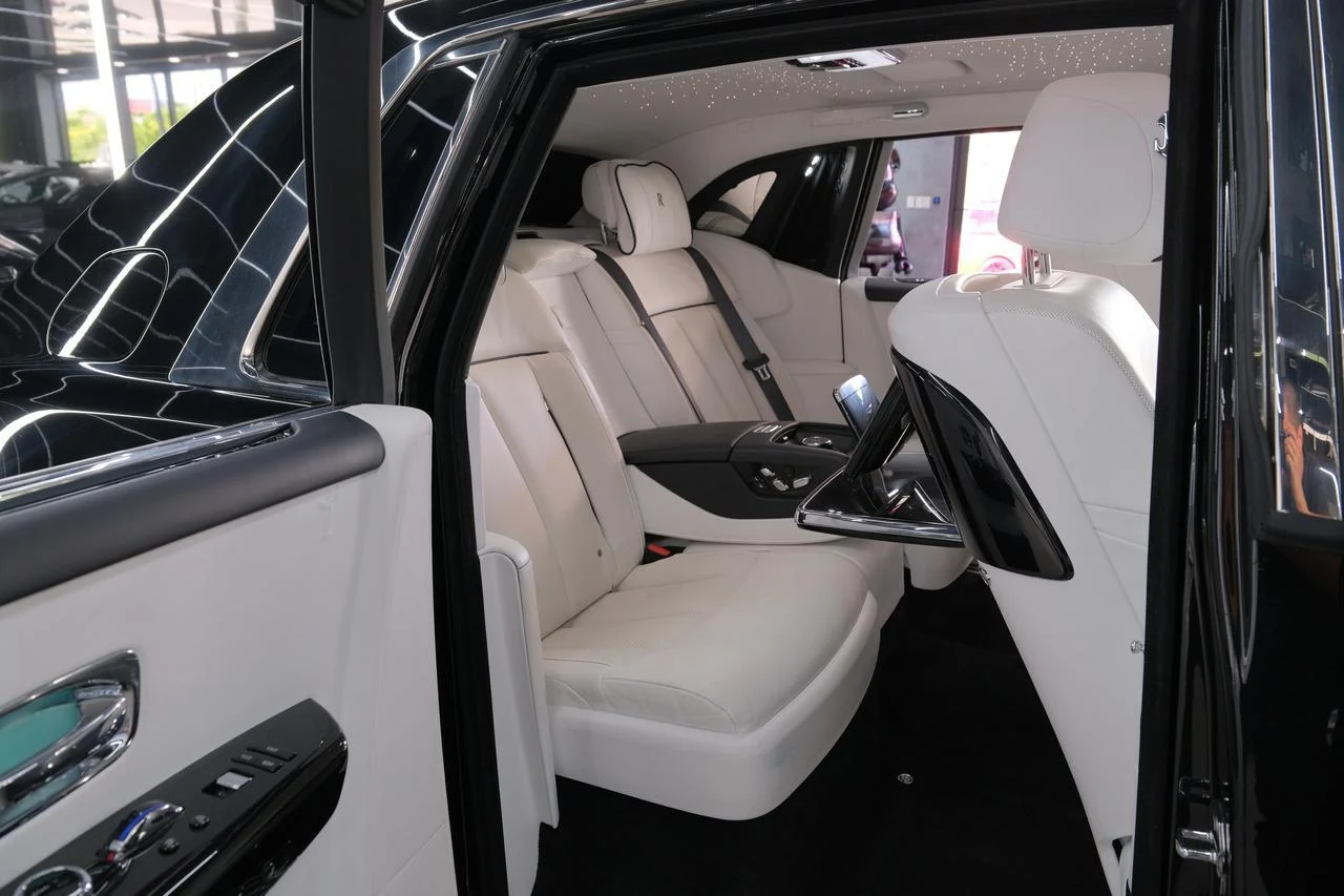 2022 Rolls-Royce Phantom VIII, 18/20