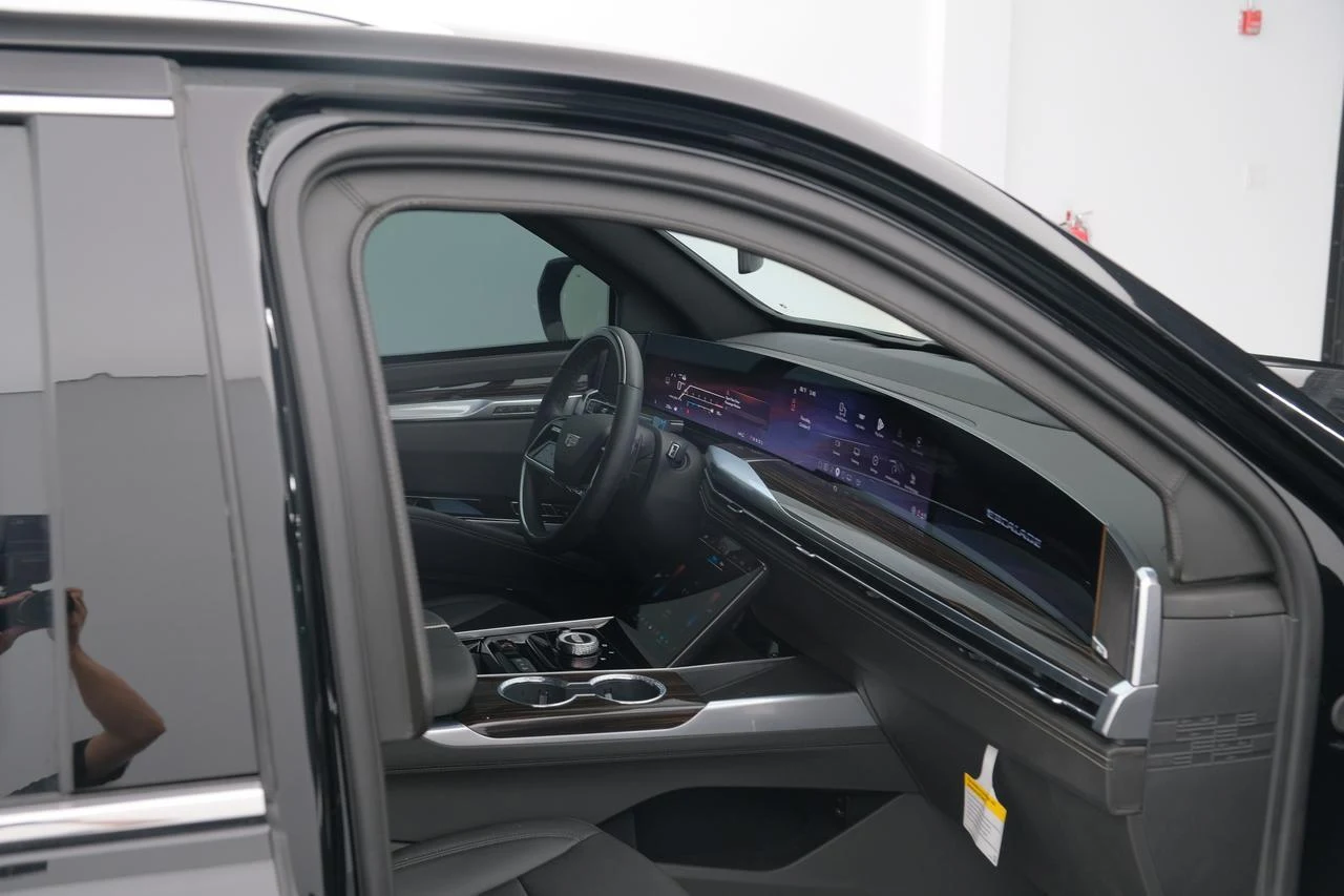 2026 Cadillac Escalade ESV Bulletproof (5th Generation), 17/20