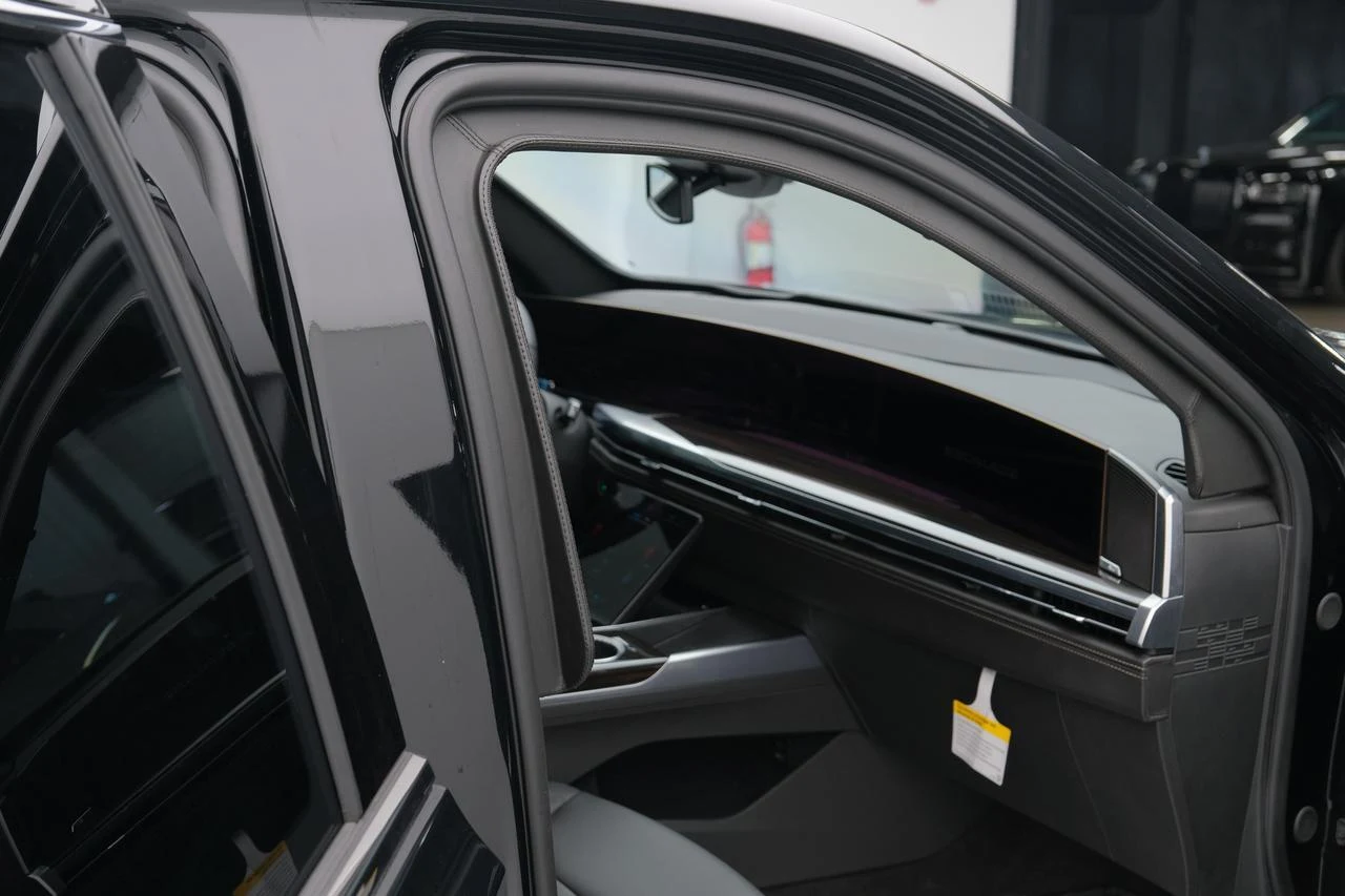 2026 Cadillac Escalade ESV Bulletproof (5th Generation), 18/20