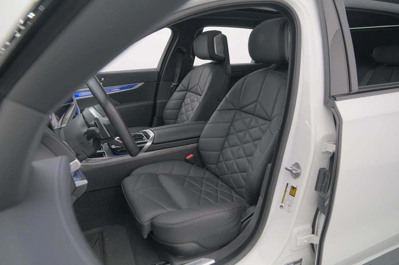2025 BMW 740i (G70), 14/20