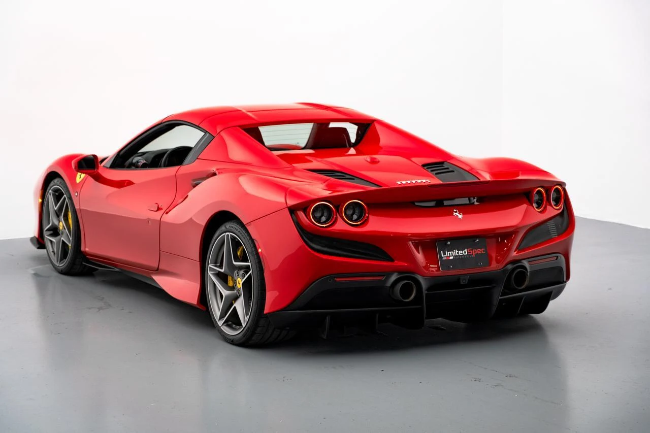 2022 Ferrari F8 Spider, 2/30