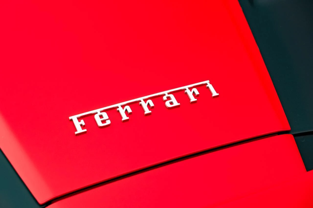 2022 Ferrari F8 Spider, 7/30