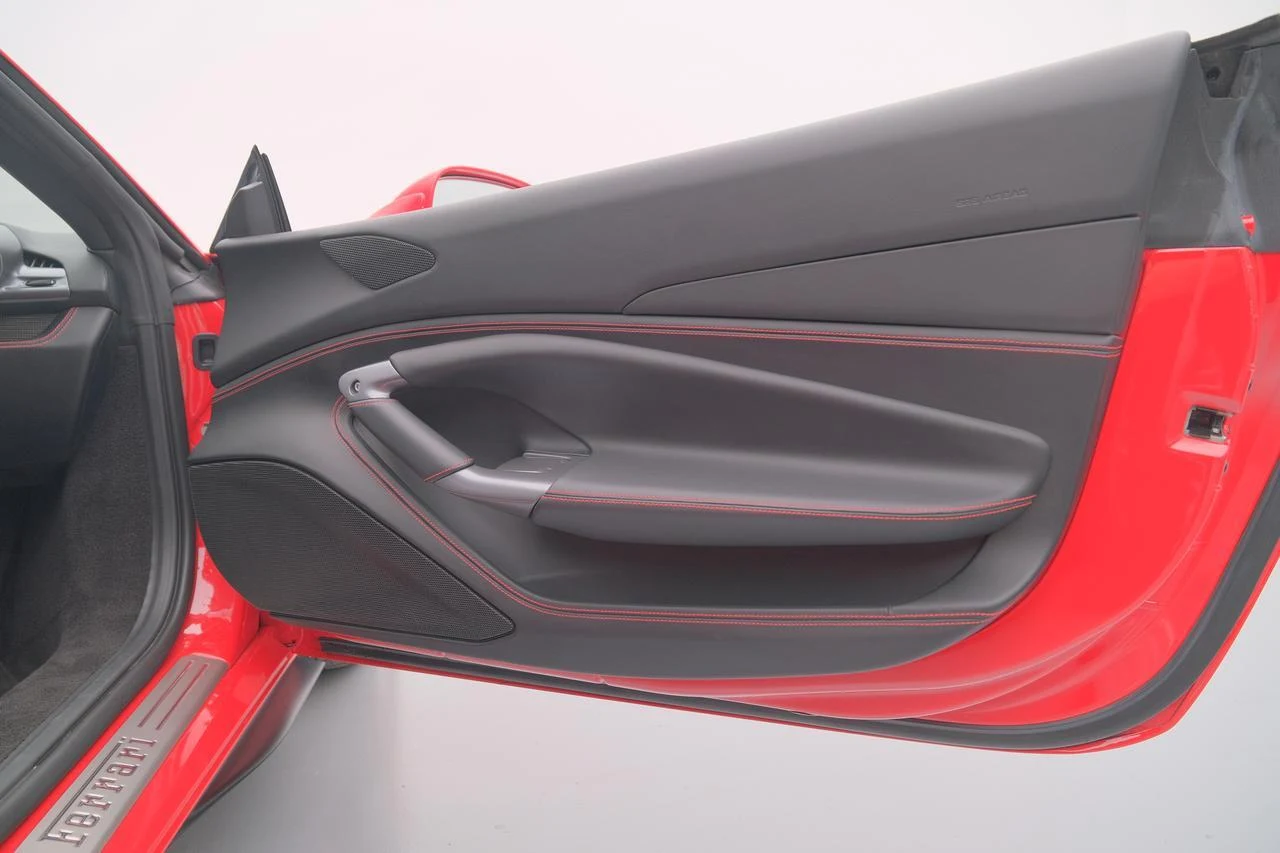 2022 Ferrari F8 Spider, 10/30