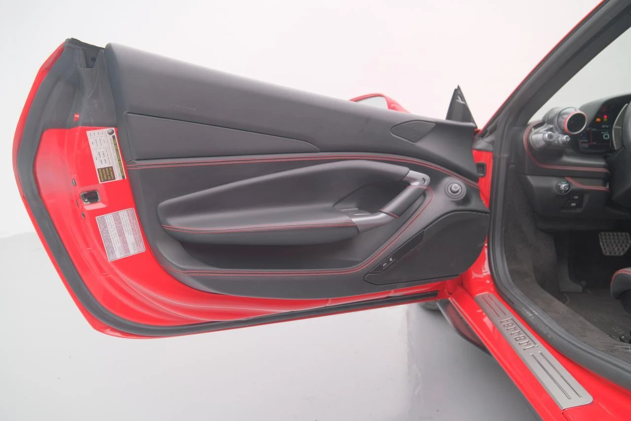 2022 Ferrari F8 Spider, 12/30