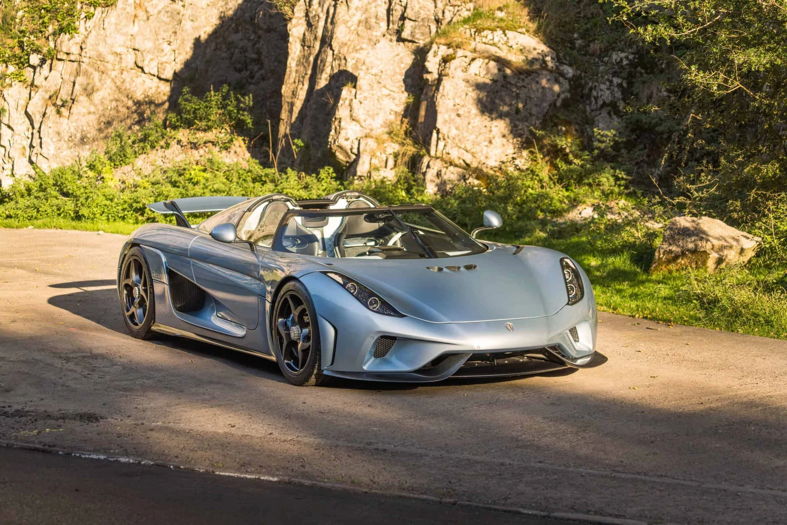 Koenigsegg Regera, full-car front three-quarter view.