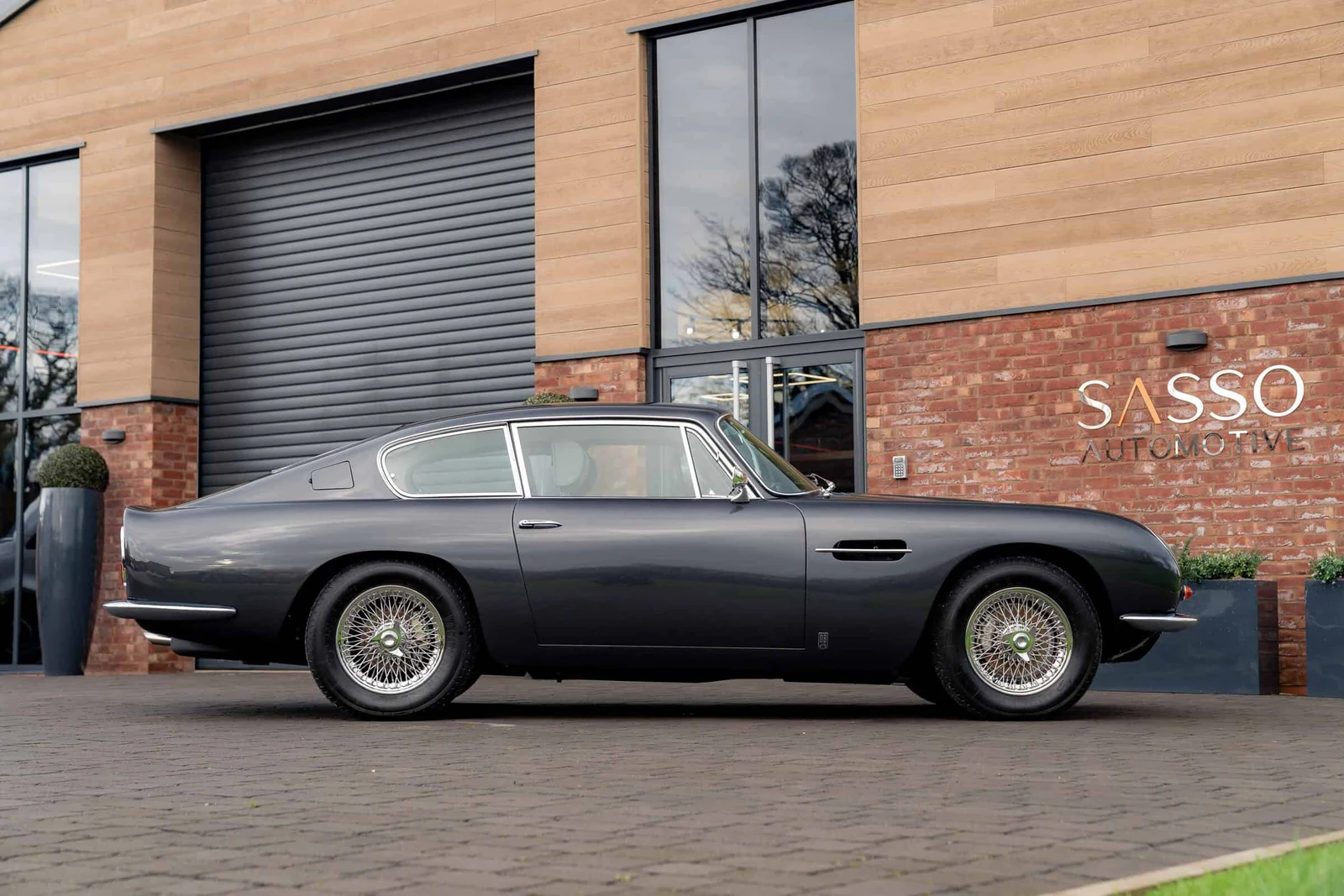 Aston Martin DB6 Mk I, 8/10