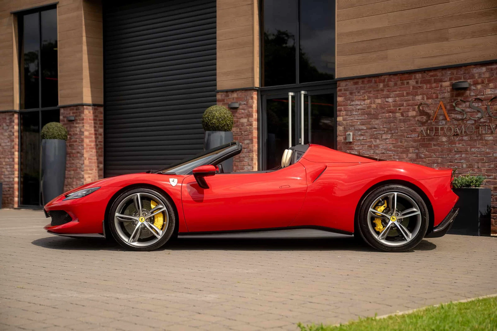 Ferrari 296 GTS, 6/10