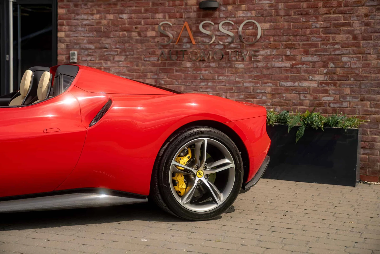 Ferrari 296 GTS, 8/10