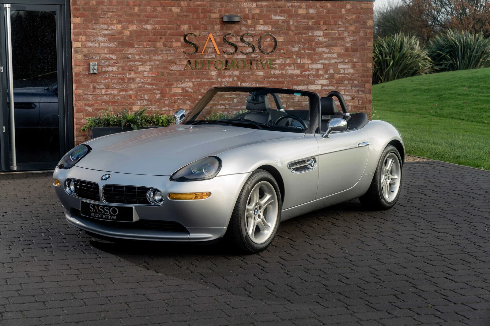 BMW Z8, full-car front three-quarter view.