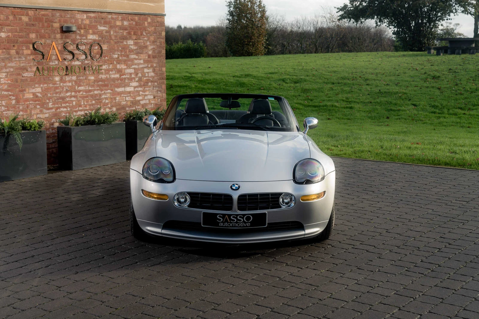 BMW Z8, 2/10