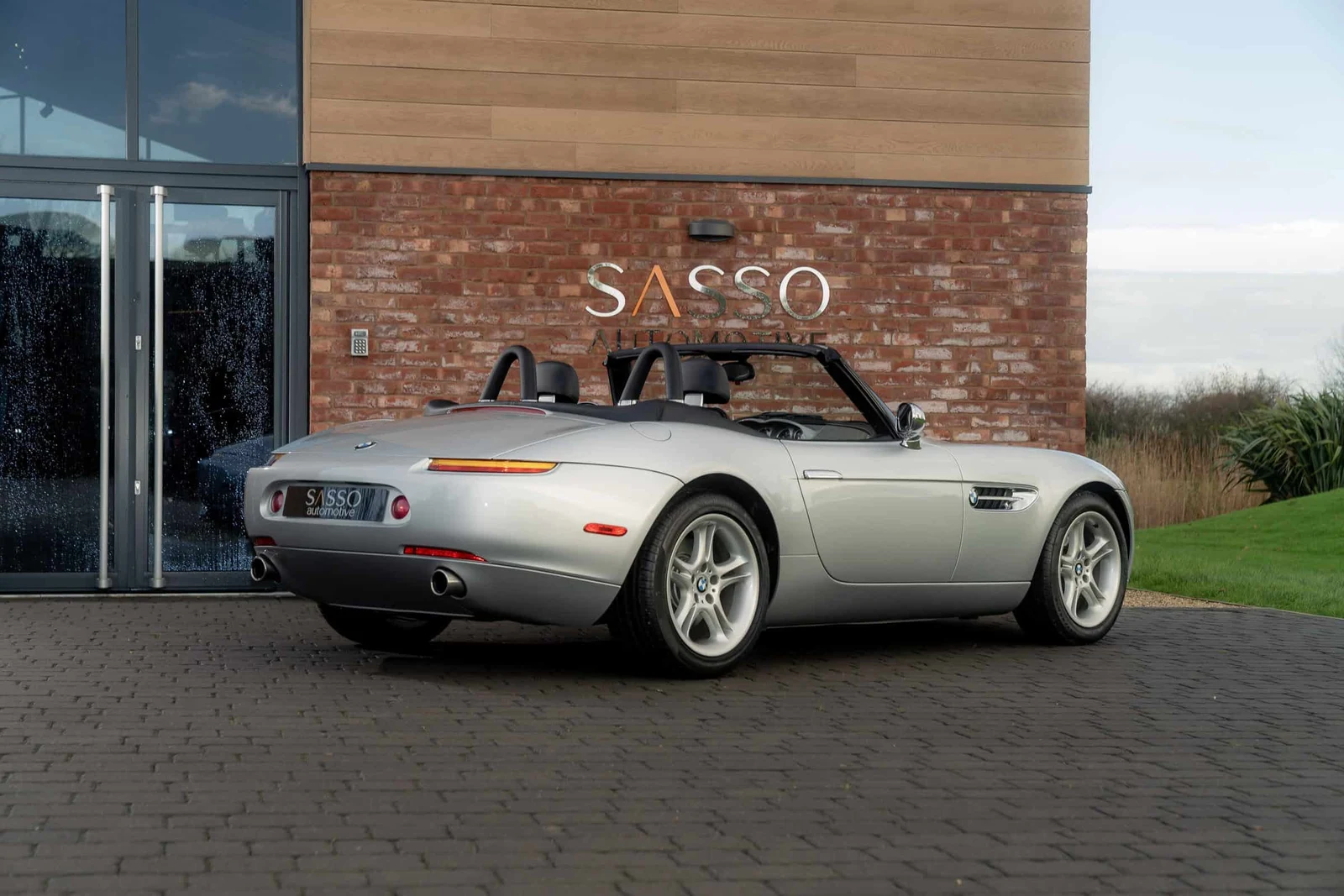 BMW Z8, 4/10