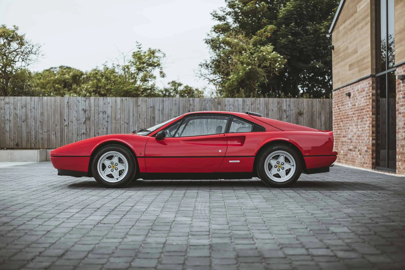 Ferrari 328 GTB, 3/10