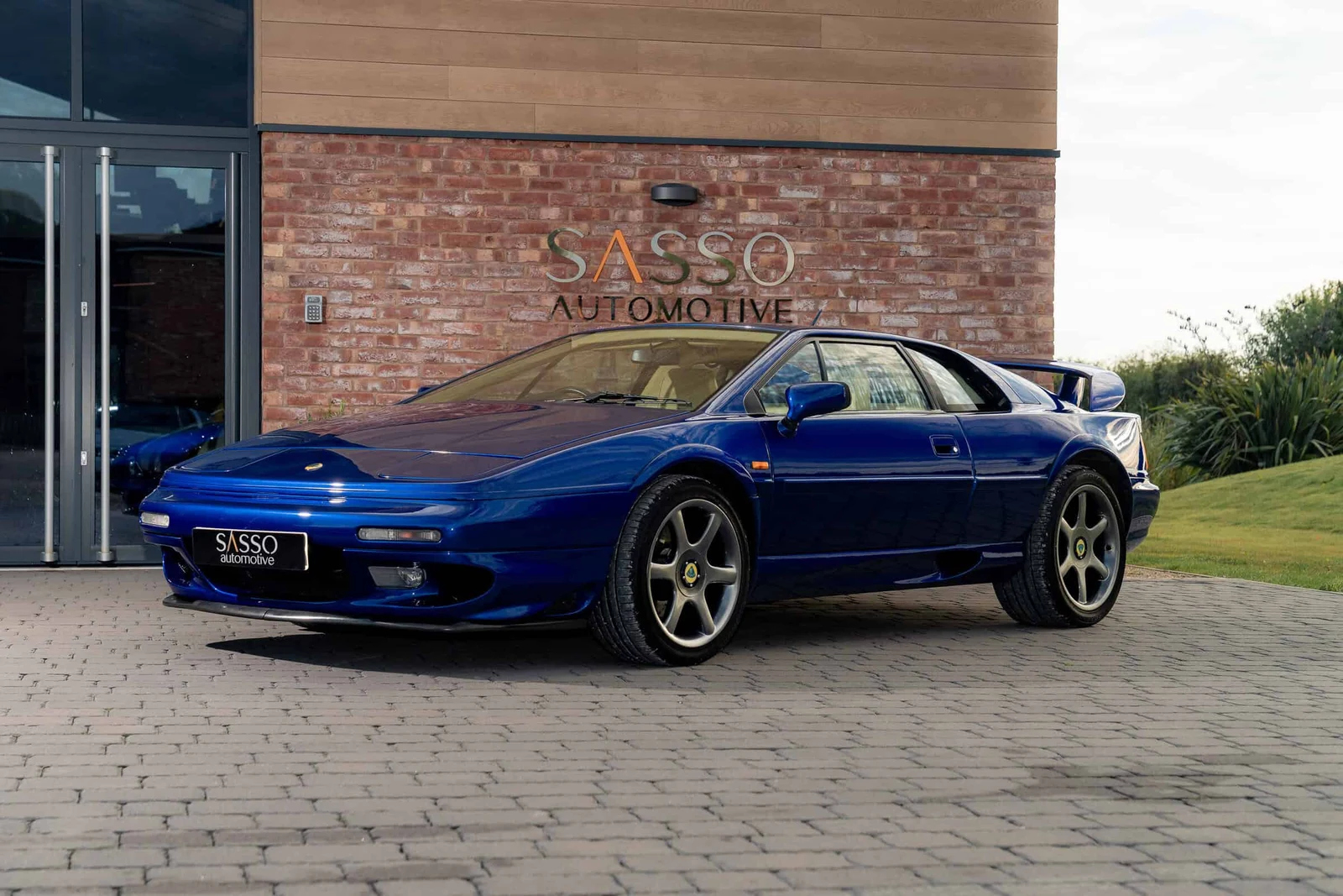 Lotus Esprit V8 Turbo SE, 3/10