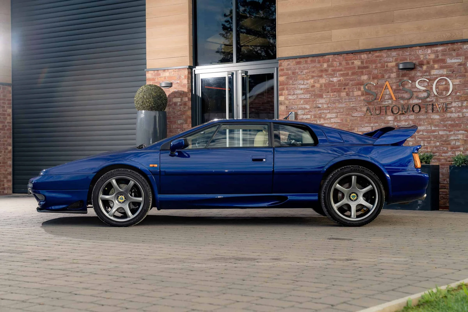 Lotus Esprit V8 Turbo SE, 4/10