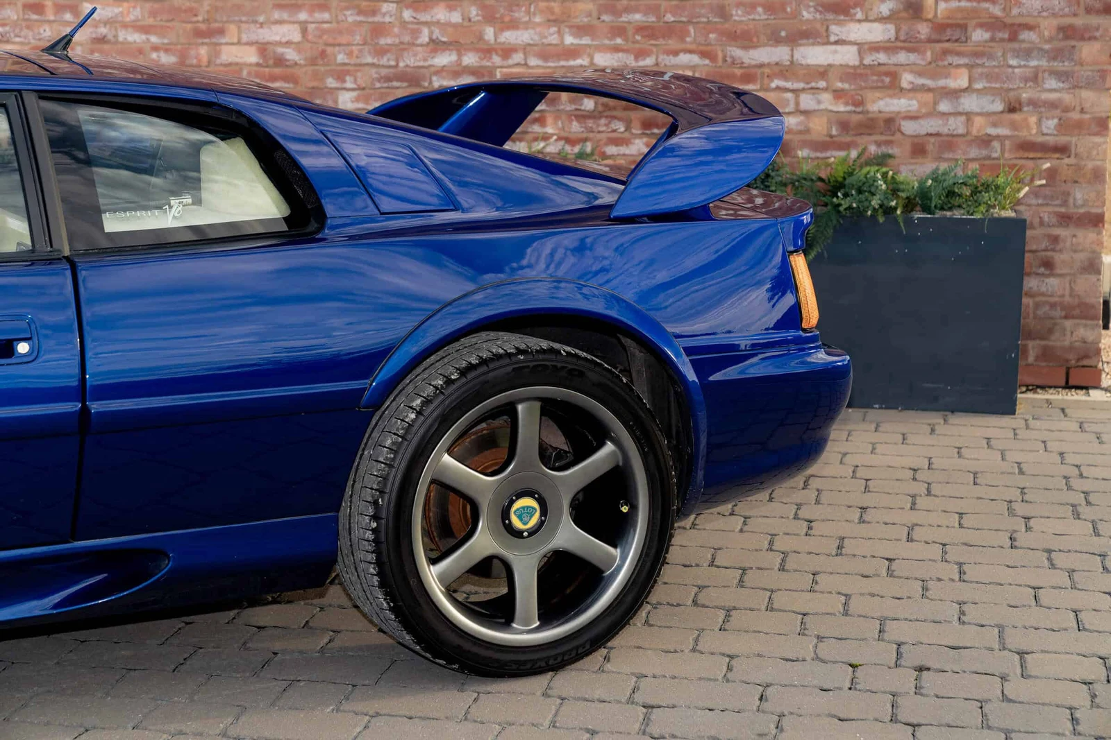 Lotus Esprit V8 Turbo SE, 7/10