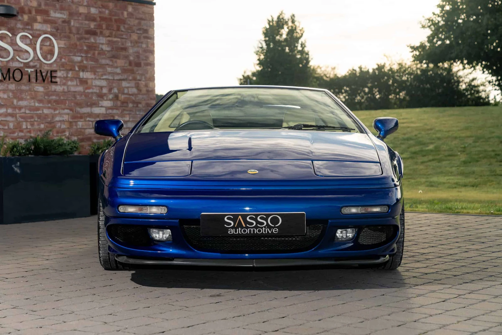 Lotus Esprit V8 Turbo SE, 8/10