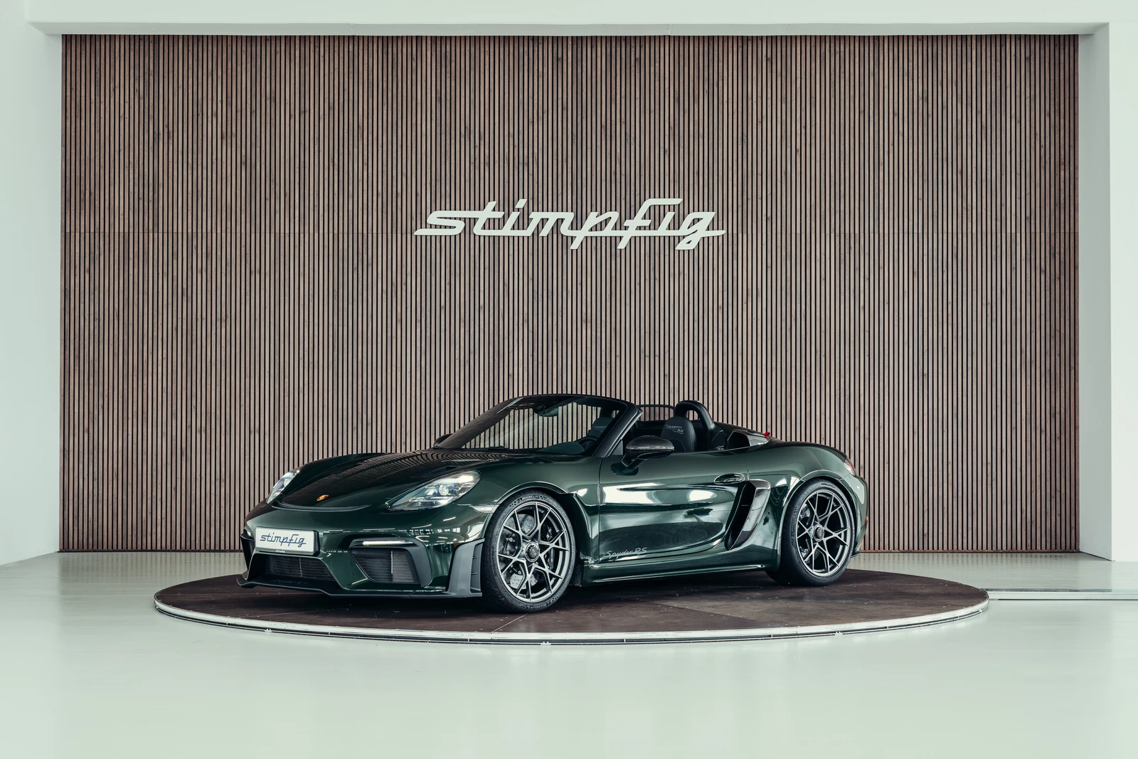 Porsche 718 Spyder RS, full-car front three-quarter view.