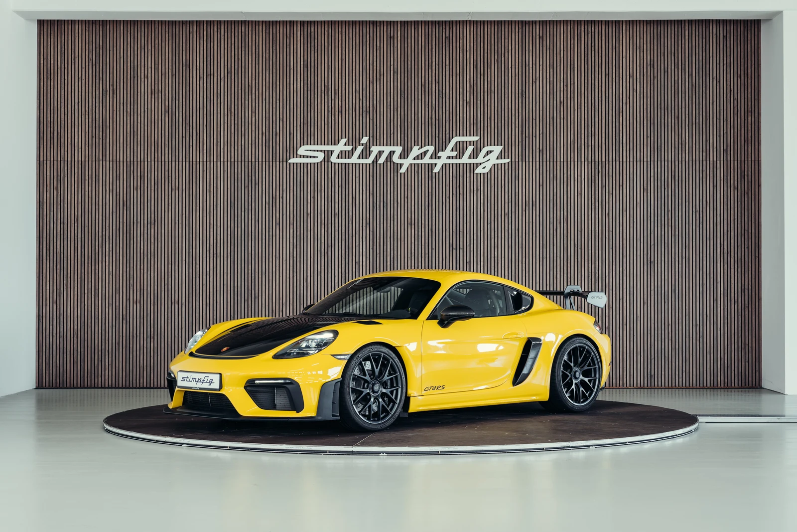 Porsche 718 Cayman GT4 RS, full-car front three-quarter view.