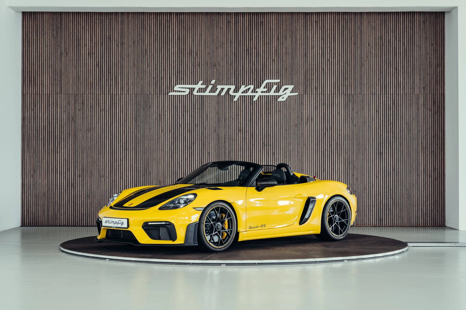 Porsche 718 Spyder RS, full-car front three-quarter view.