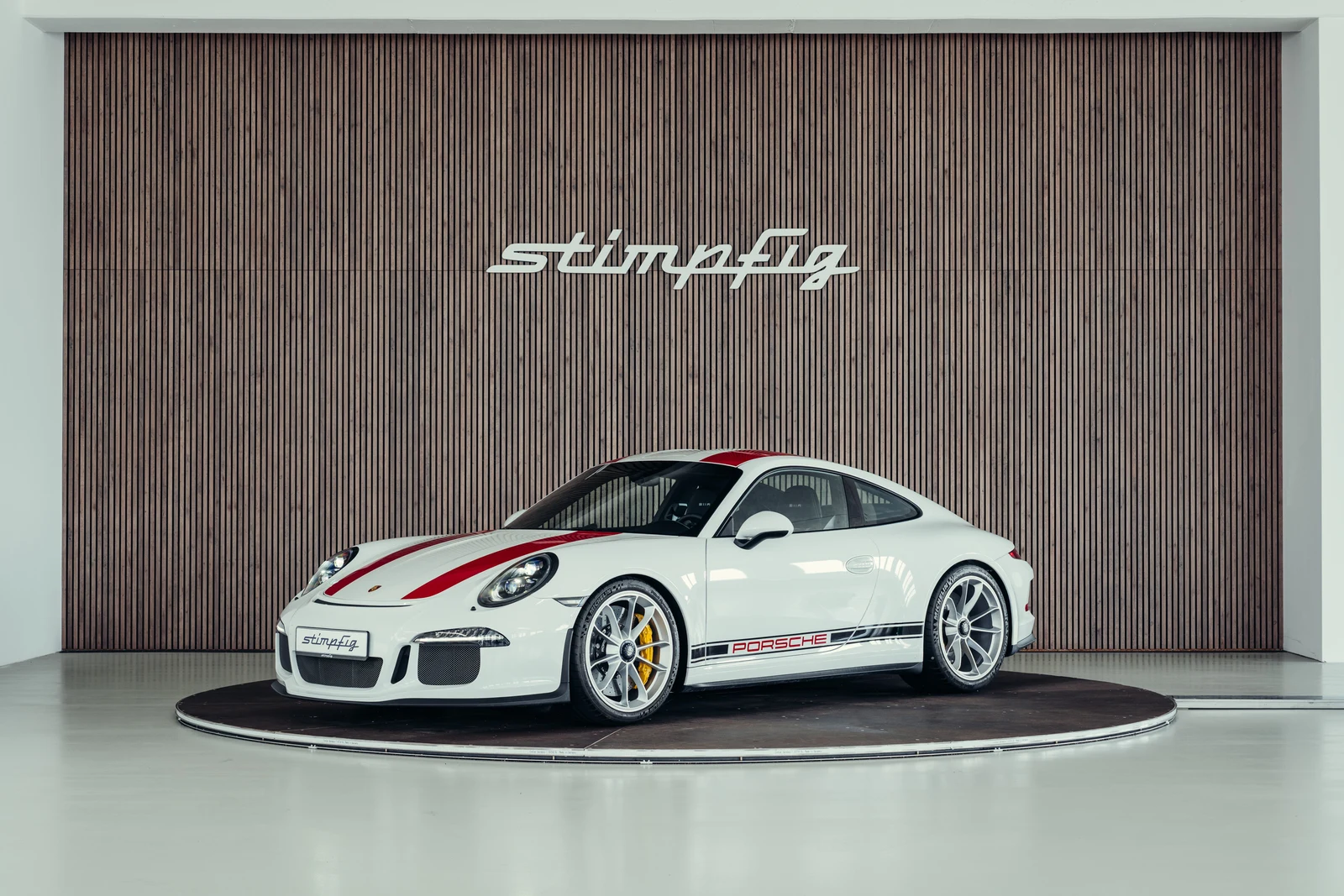 Porsche 911 R, full-car front three-quarter view.