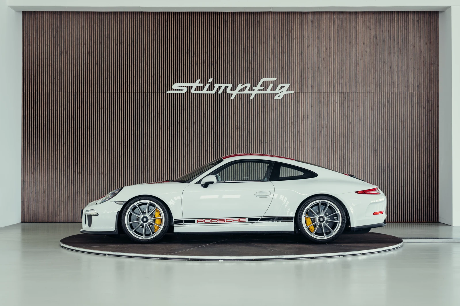 Porsche 911 R, 2/10