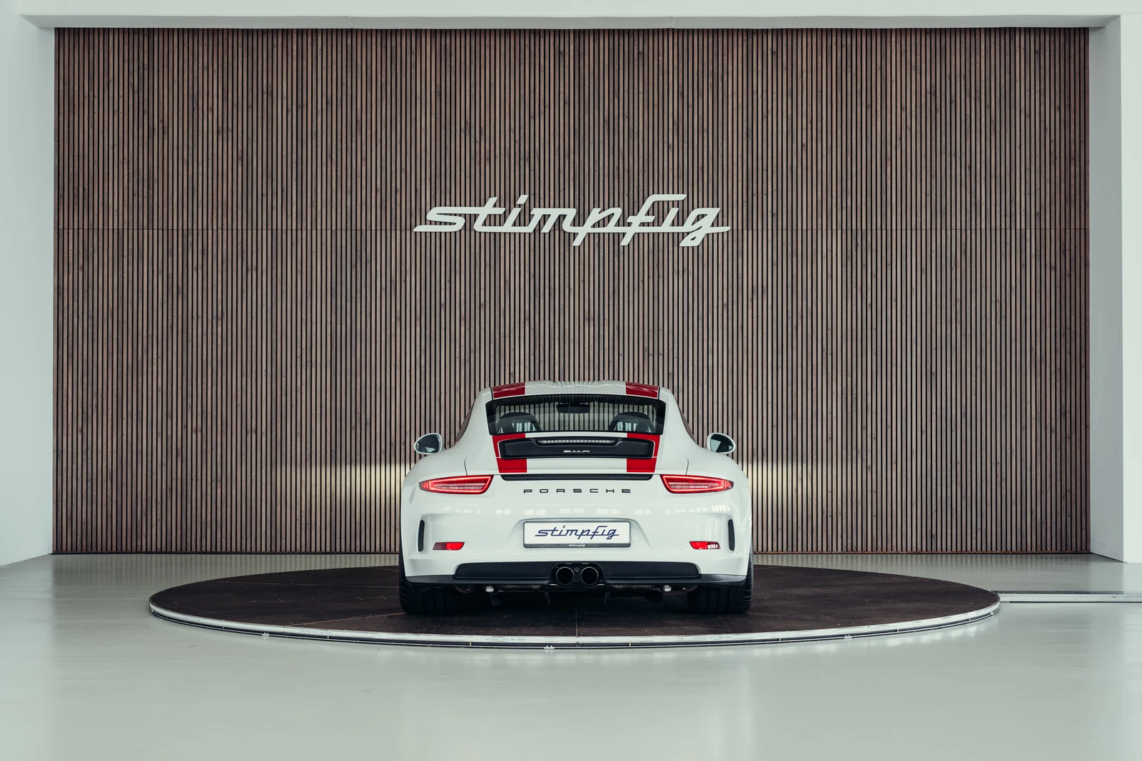 Porsche 911 R, 4/10