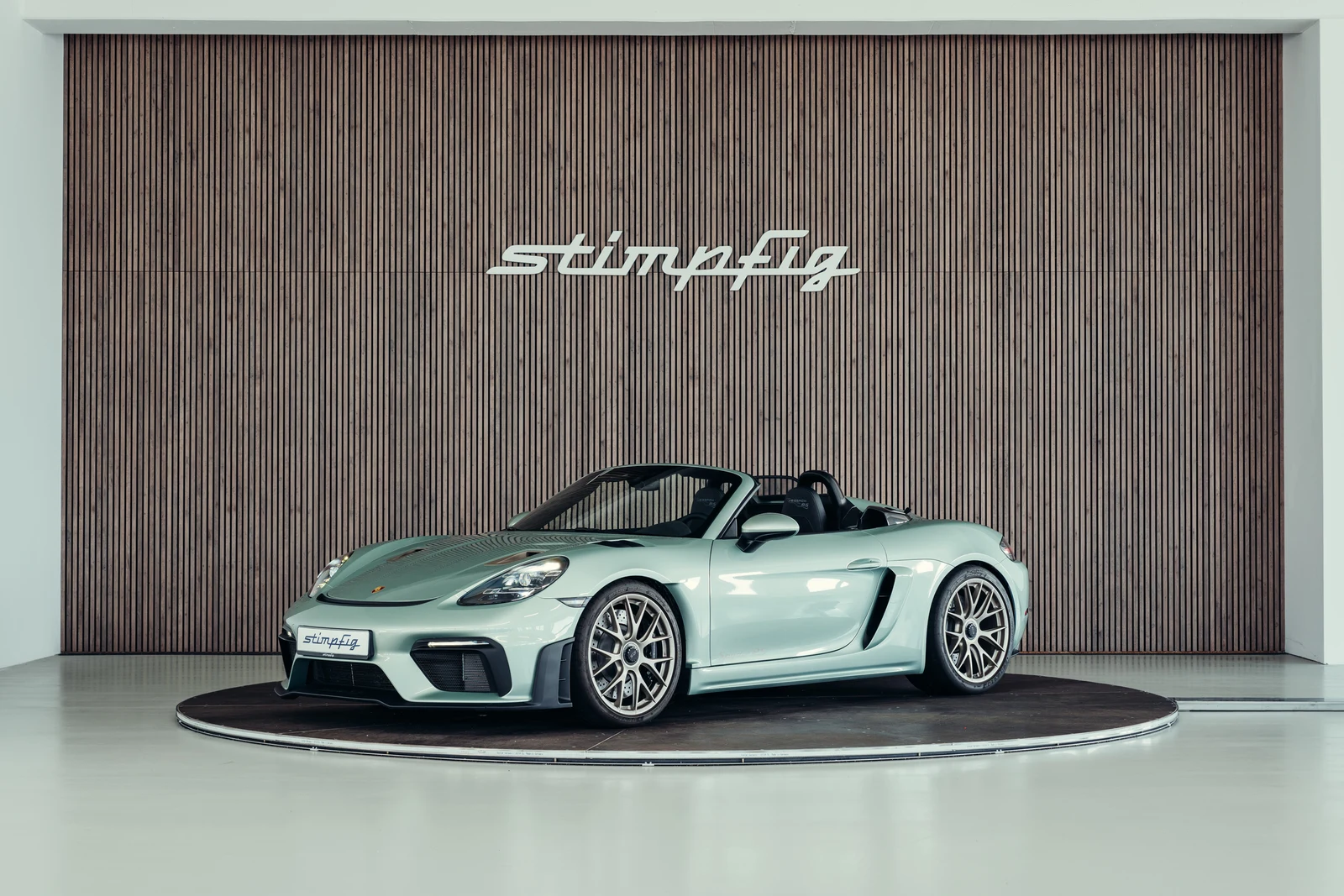 Porsche 718 Spyder RS, full-car front three-quarter view.