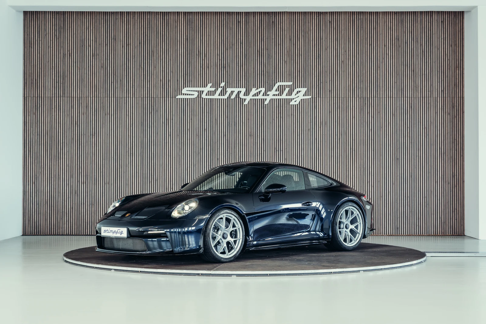 Porsche 911 (992.1) S/T, full-car front three-quarter view.