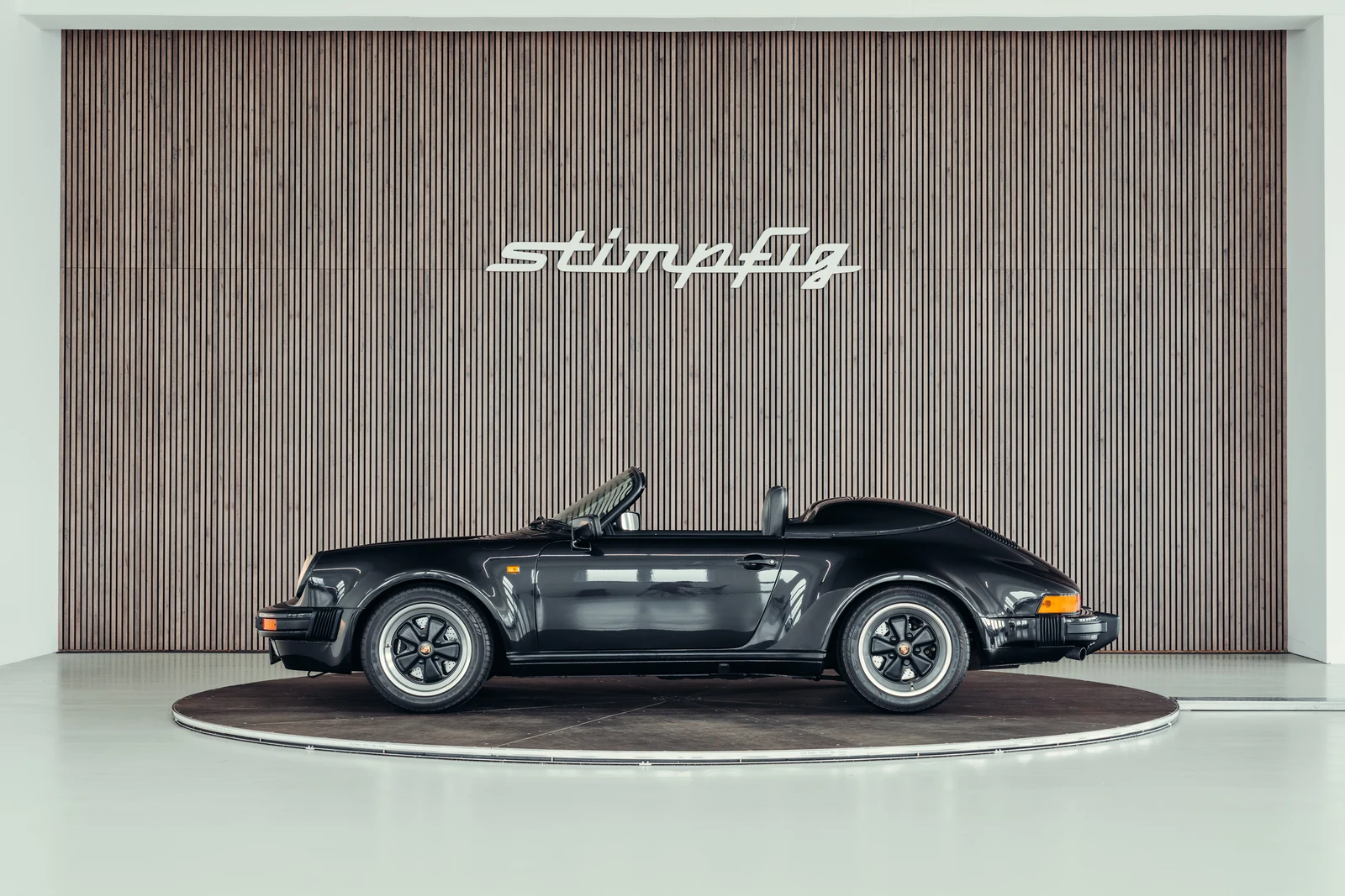 Porsche 911 (G-Series) Speedster, 2/10