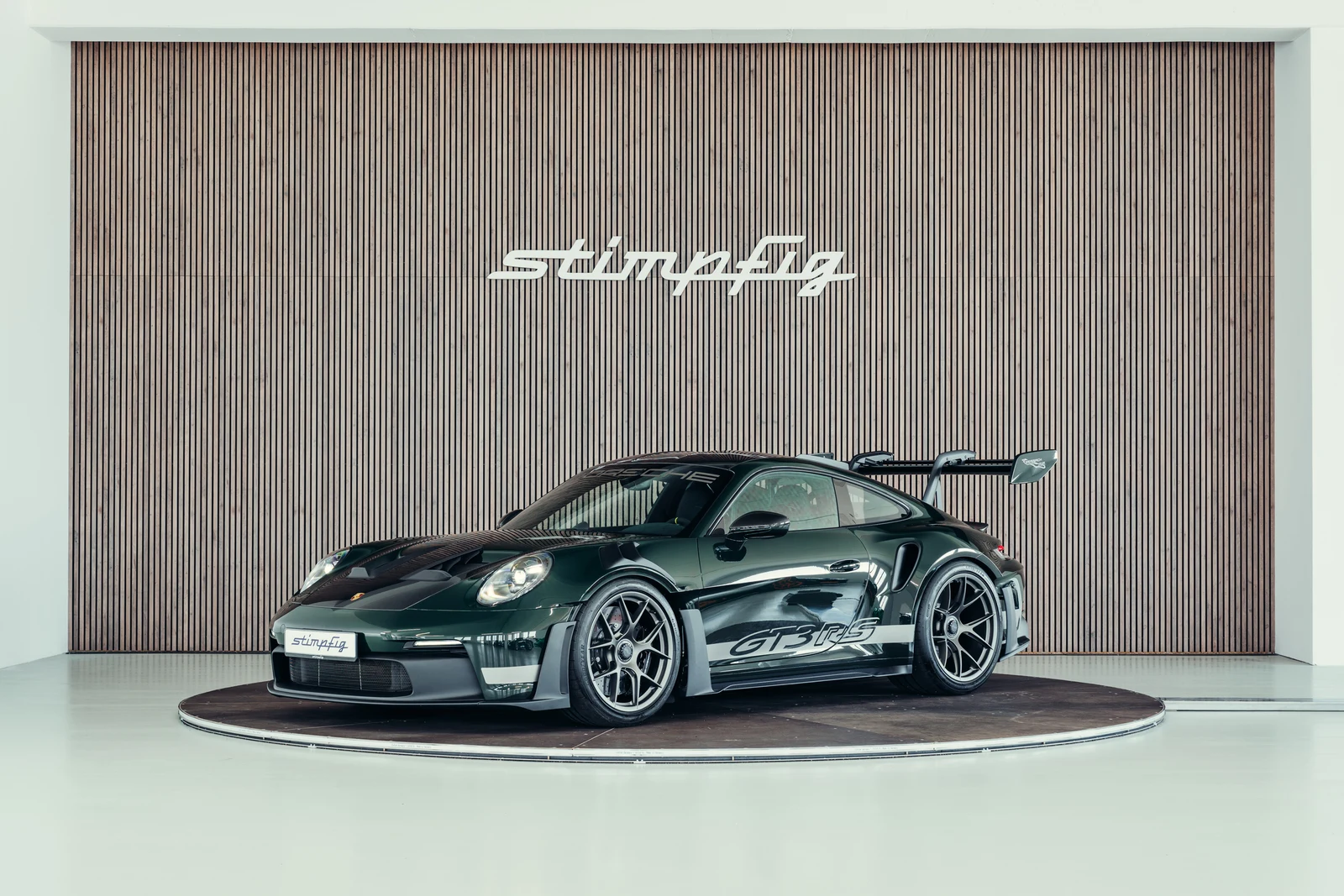 Porsche 911 (992) GT3 RS, full-car front three-quarter view.