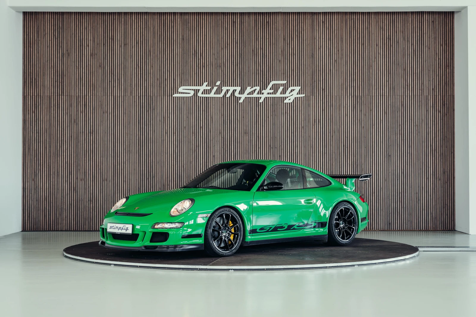 Porsche 911 (997.1) GT3 RS, full-car front three-quarter view.