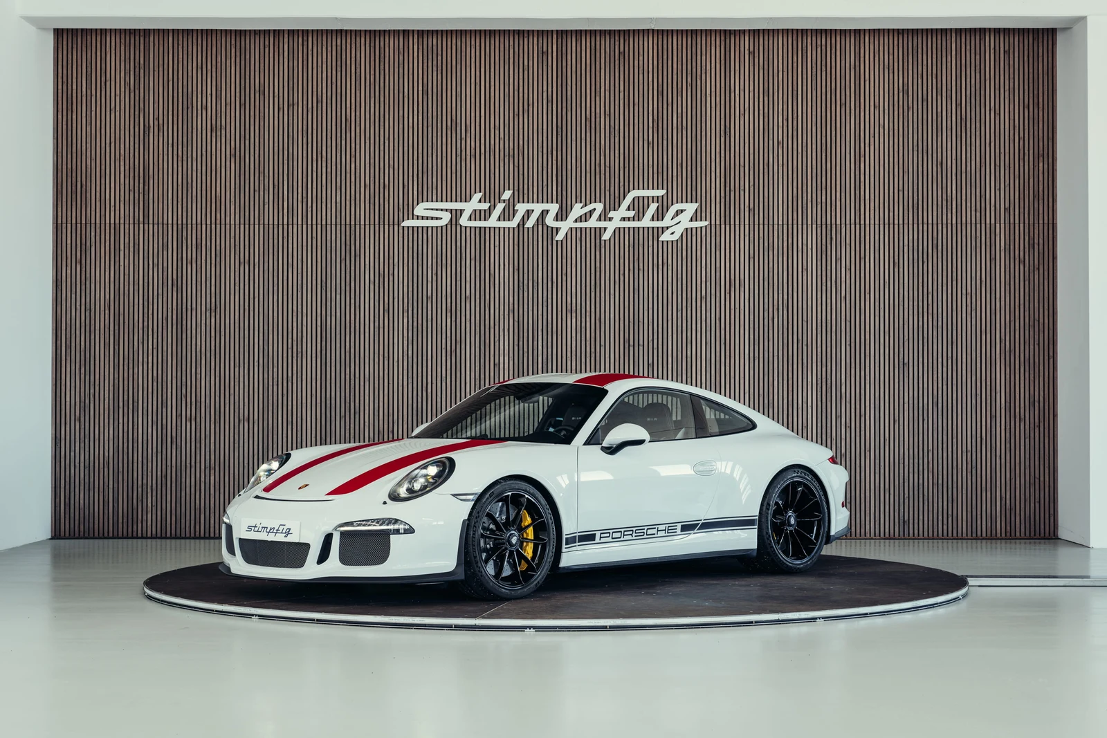 Porsche 911 R, full-car front three-quarter view.