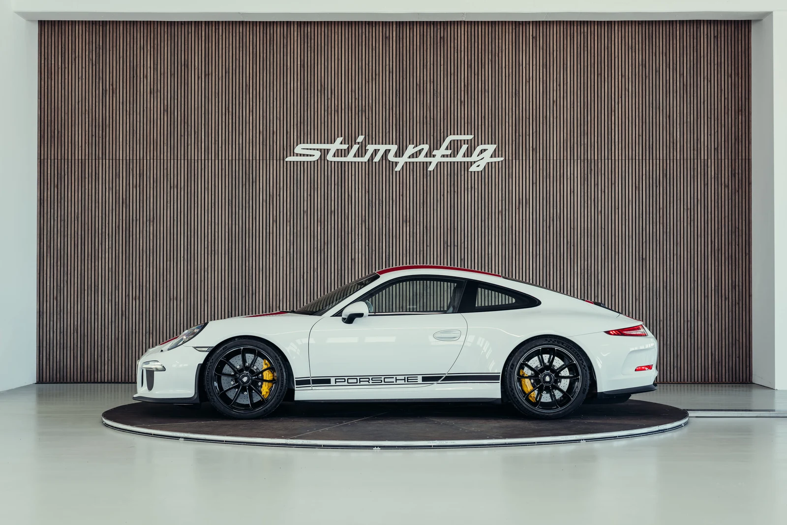 Porsche 911 R, 2/10