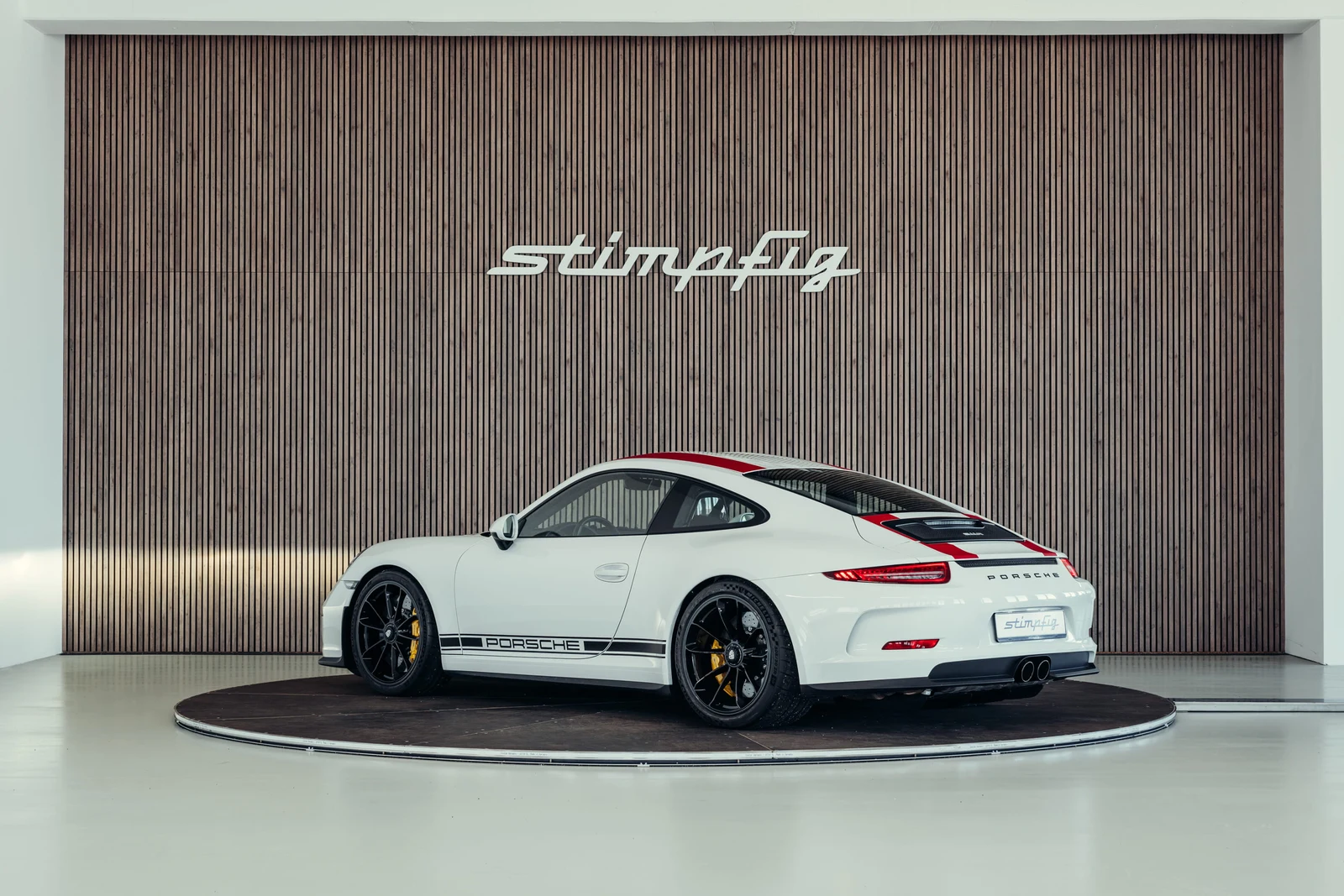 Porsche 911 R, 3/10