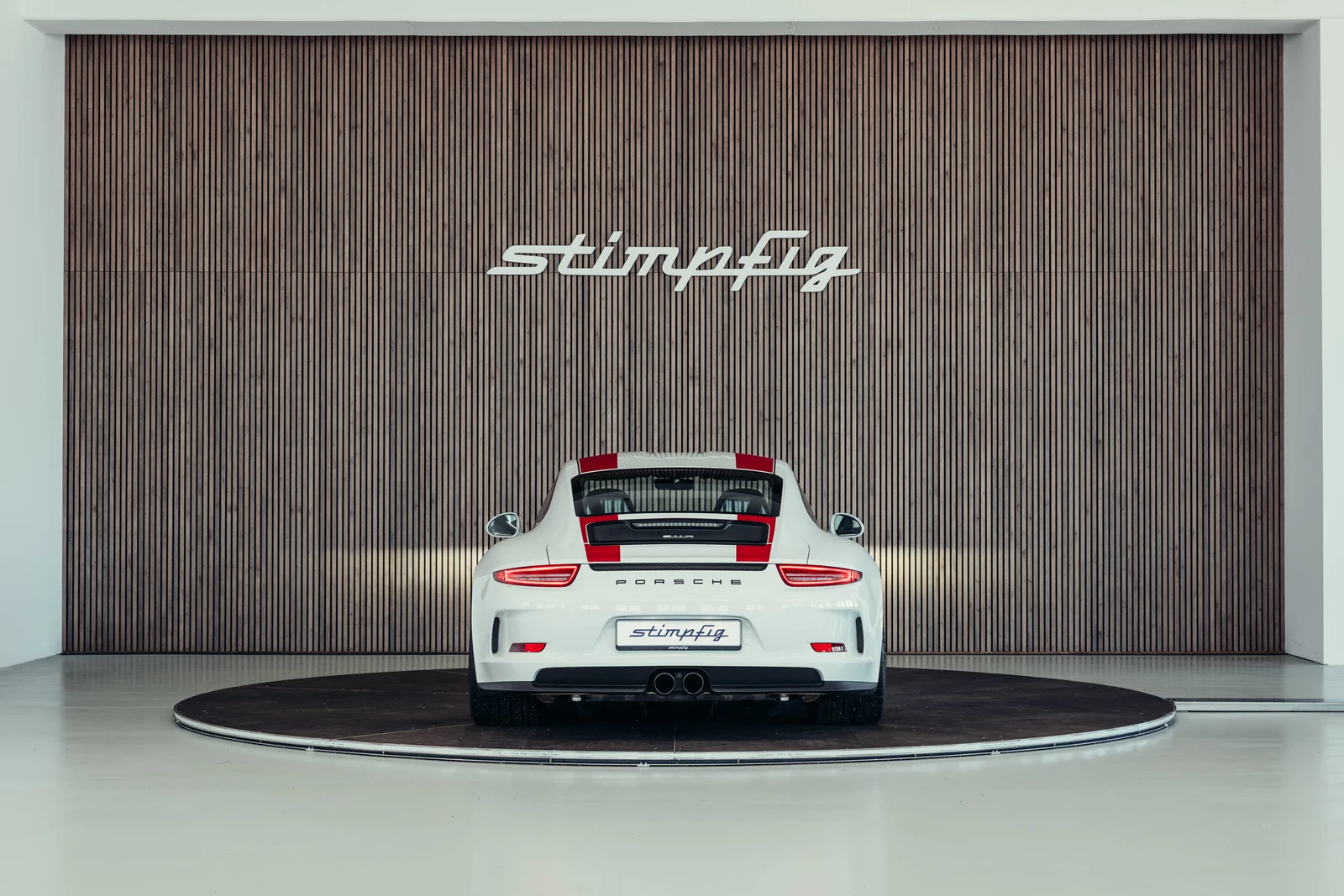 Porsche 911 R, 4/10