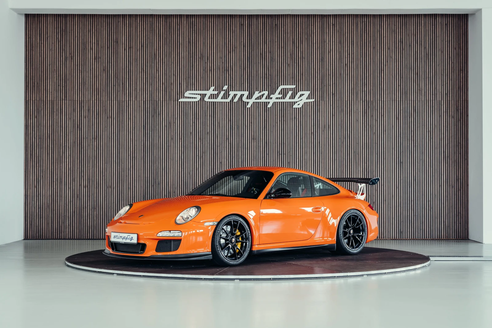 Porsche 911 (997.2) GT3 RS, full-car front three-quarter view.