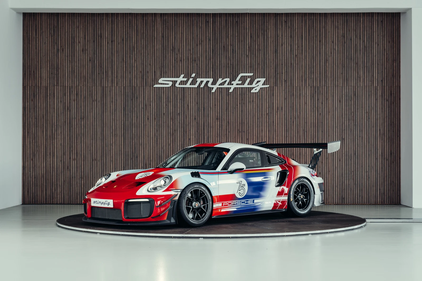 Porsche 911 (991.2) GT2 RS Clubsport LM, full-car front three-quarter view.