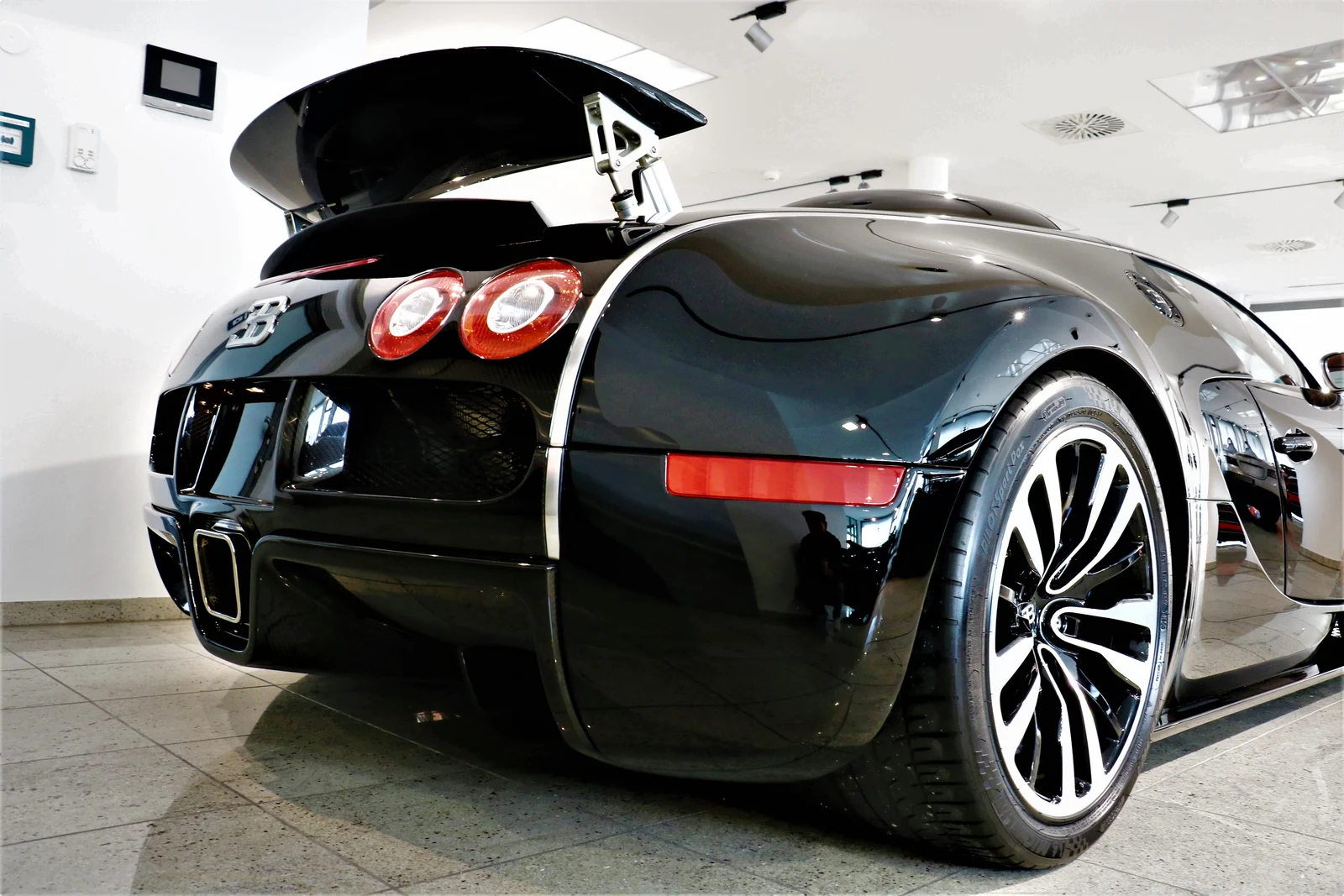 Bugatti Veyron 16.4 Sang Noir, 3/10