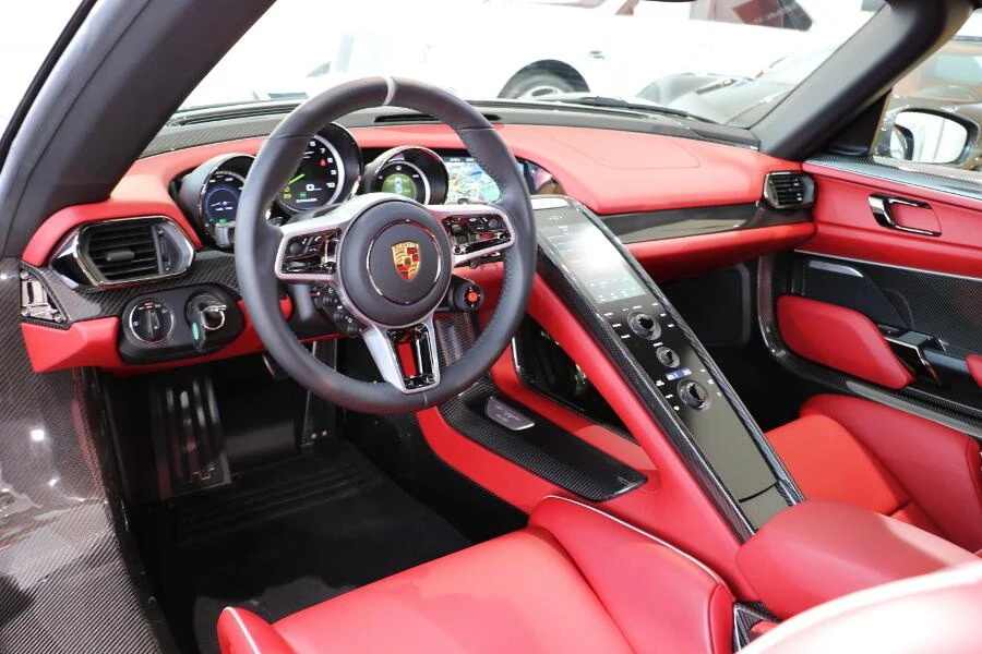 Porsche 918 Spyder, 8/10
