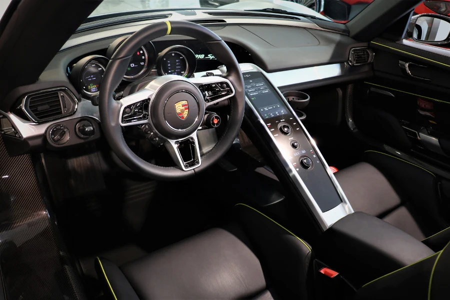 Porsche 918 Spyder, 8/10